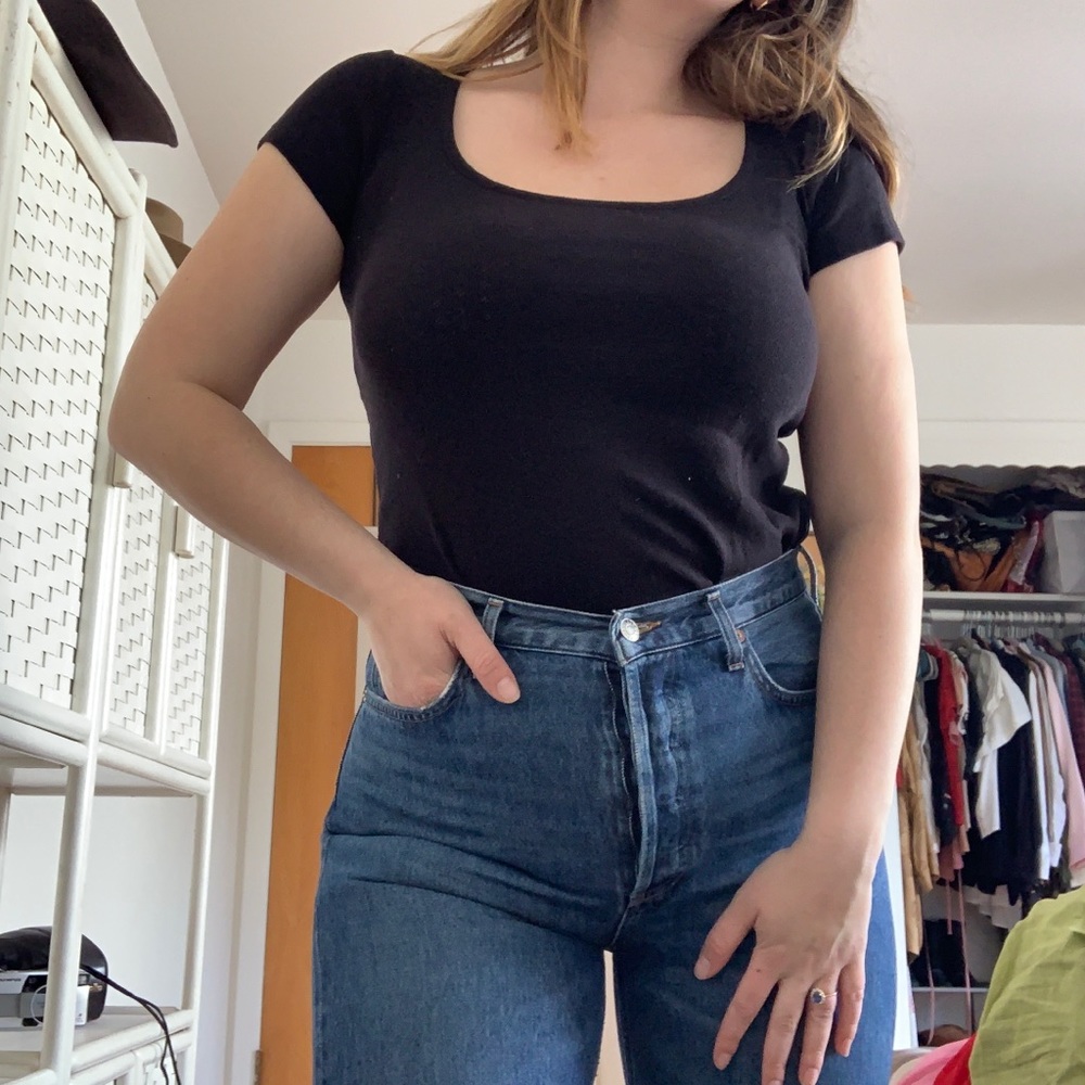 Black scoop neck baby tee